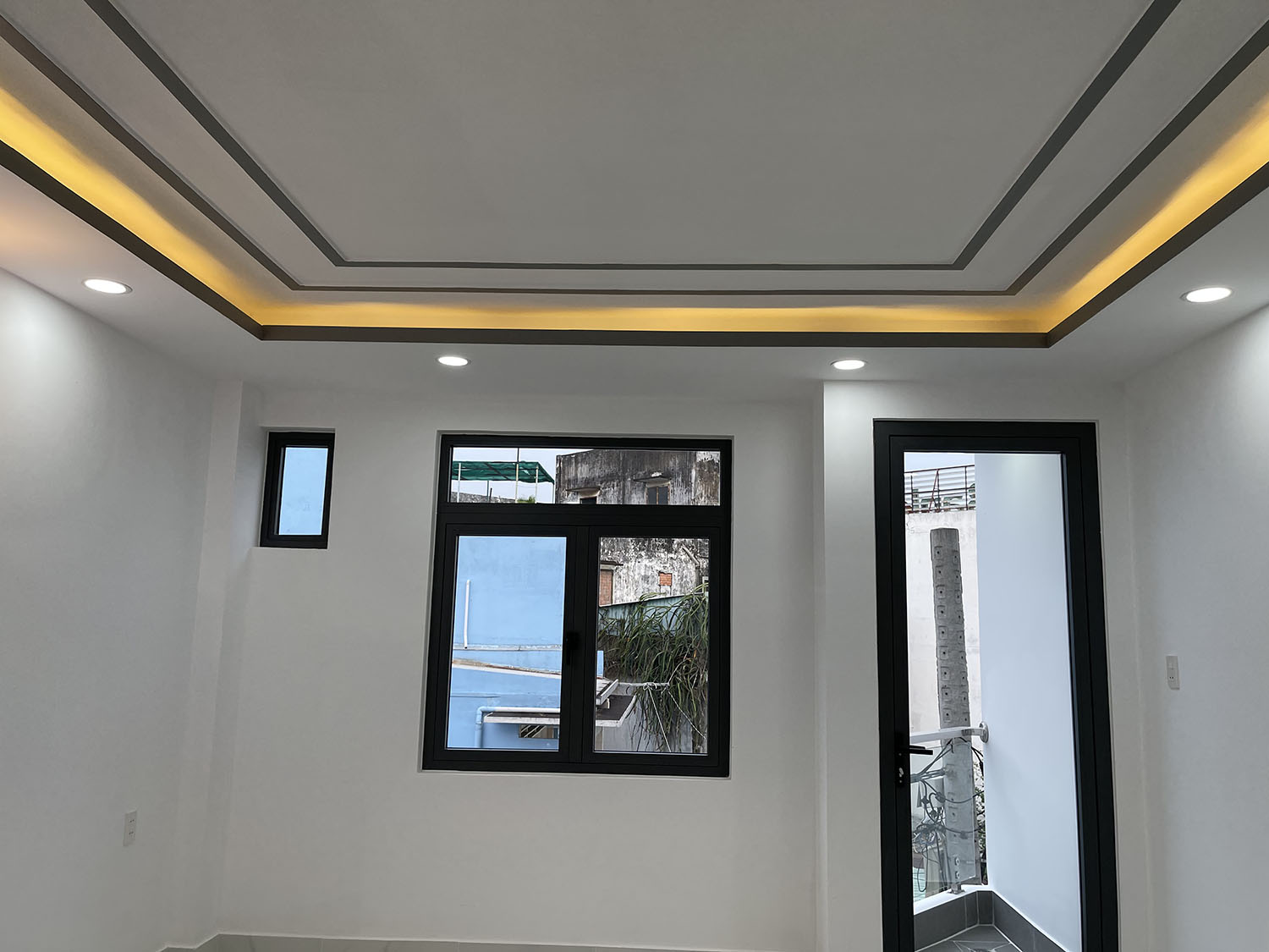 Bán nhà Nơ Trang Long, Quận Bình Thạnh Tuyệt phẩm 4 lầu (4,2m x 14m) tk Singapore ôtô đổ trong nhà.